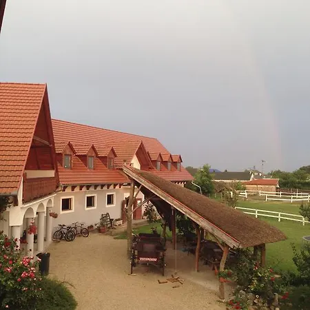Bed & Breakfast Lobarat Panzio Cserszegtomaj
